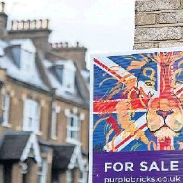 Hot UK housing market creates economic risk